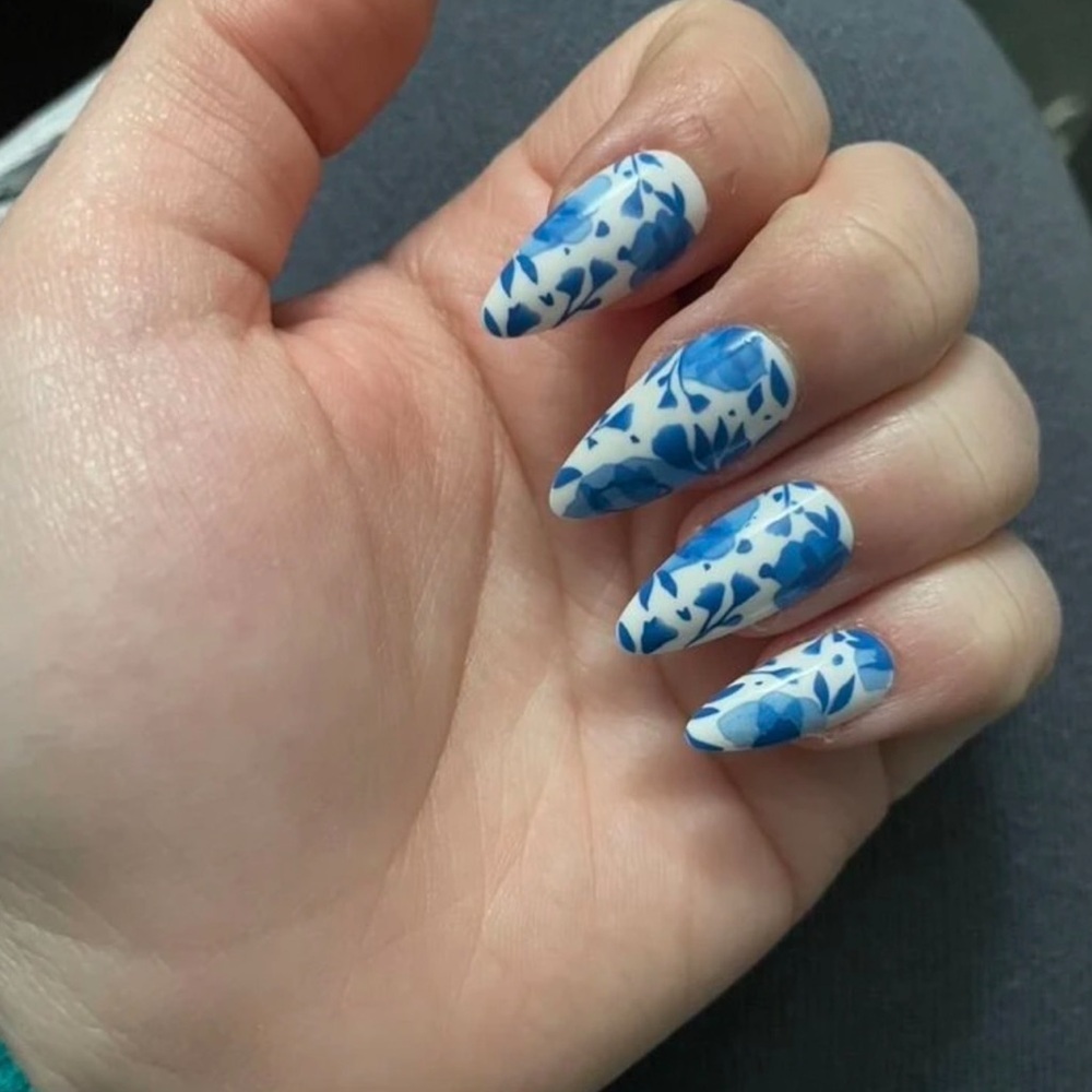 Resort Almond Floral Blue Press-On Nails 24 Set - Picture 10 of 11
